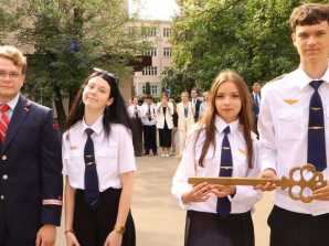 С новым учебным годом! Торжественная линейка в Московском колледже транспорта РУТ (МИИТ)